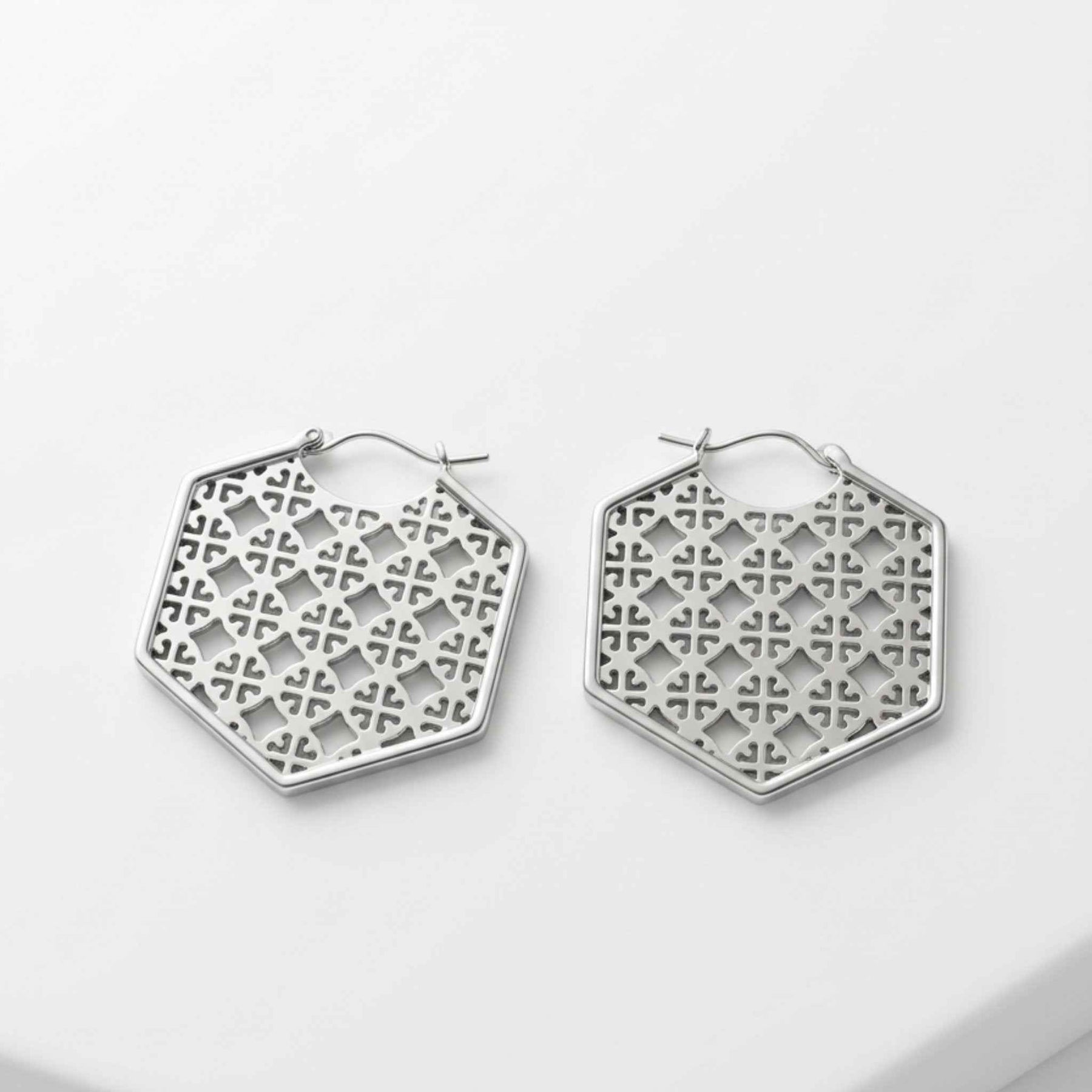 Hexagon Filigree Cutwork Hoop Earrings – Clover Lattice Silver & Gold | Anti-Tarnish Korean Jewellery | Sajna Sawarnaa